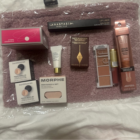 Makeup Bundle with Cosmetic Bag - NEW, UNUSED AND SEALED PRODUCTS - Picture 2 of 4